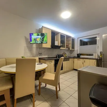 Livemore24 - 5 In Wlan - Smart-tv - 24-7 Check-in Und Kueche Apartman